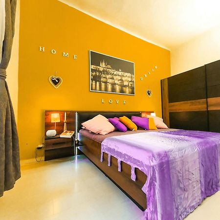 Apartment In The Center Of Прага Экстерьер фото
