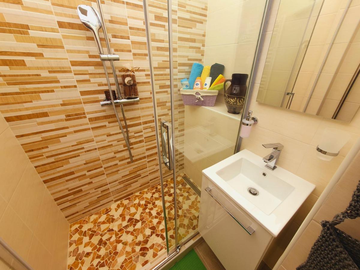 Apartment In The Center Of Прага Экстерьер фото