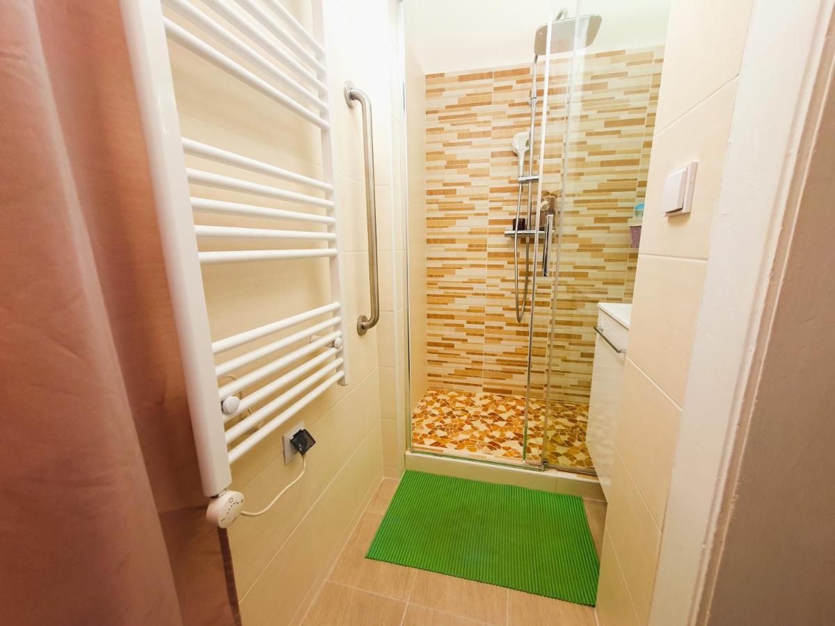 Apartment In The Center Of Прага Экстерьер фото