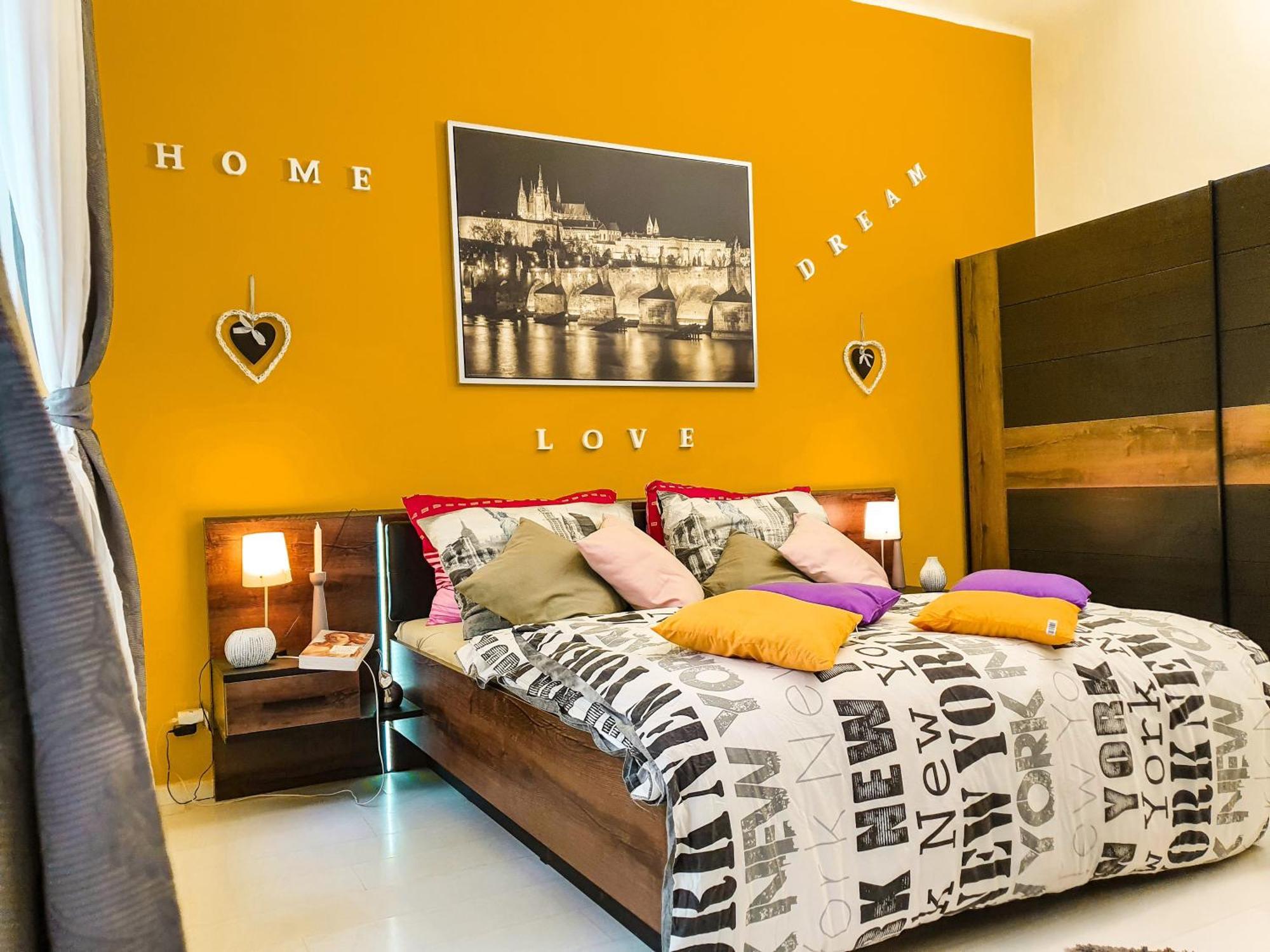 Apartment In The Center Of Прага Экстерьер фото