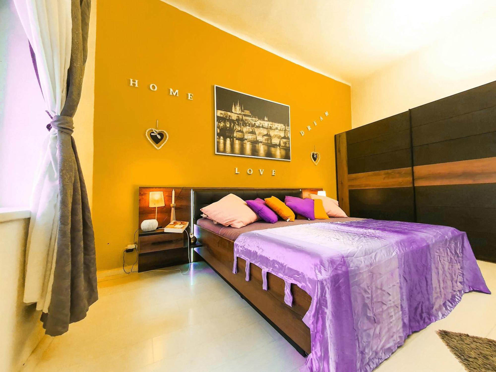 Apartment In The Center Of Прага Экстерьер фото